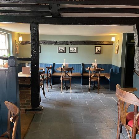 The Plume Of Feathers Farnham  Eksteriør billede