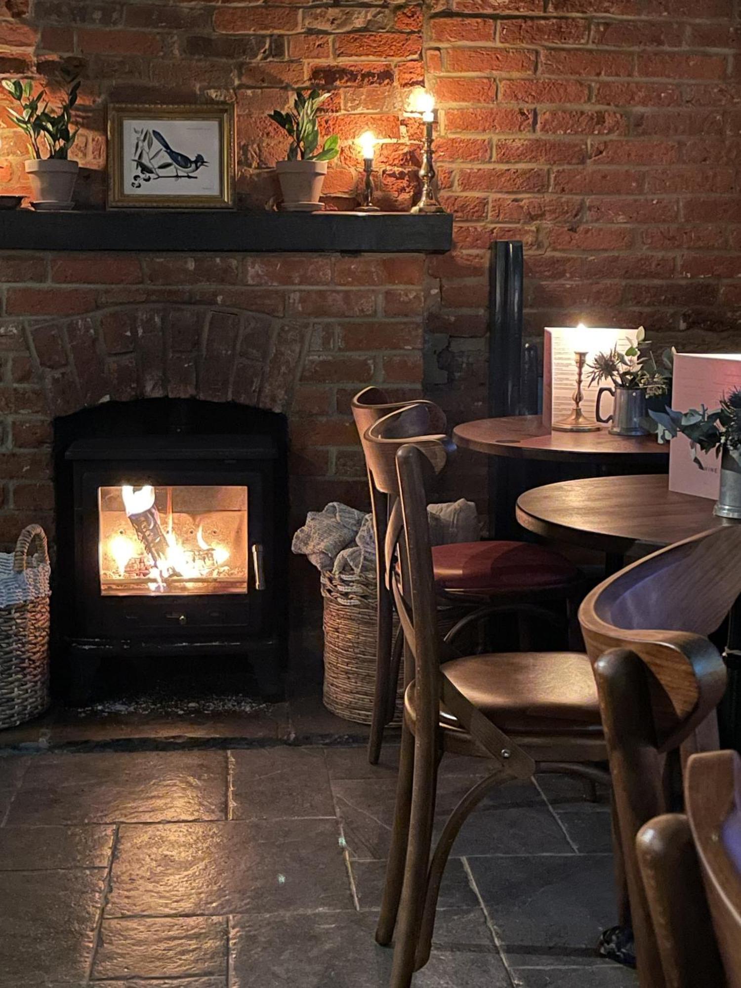 The Plume Of Feathers Farnham  Eksteriør billede